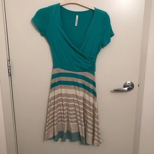 Gilli stretchy summer dress size S